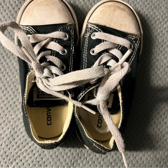 Black toddler 8 converse lows - Picture 3 of 5